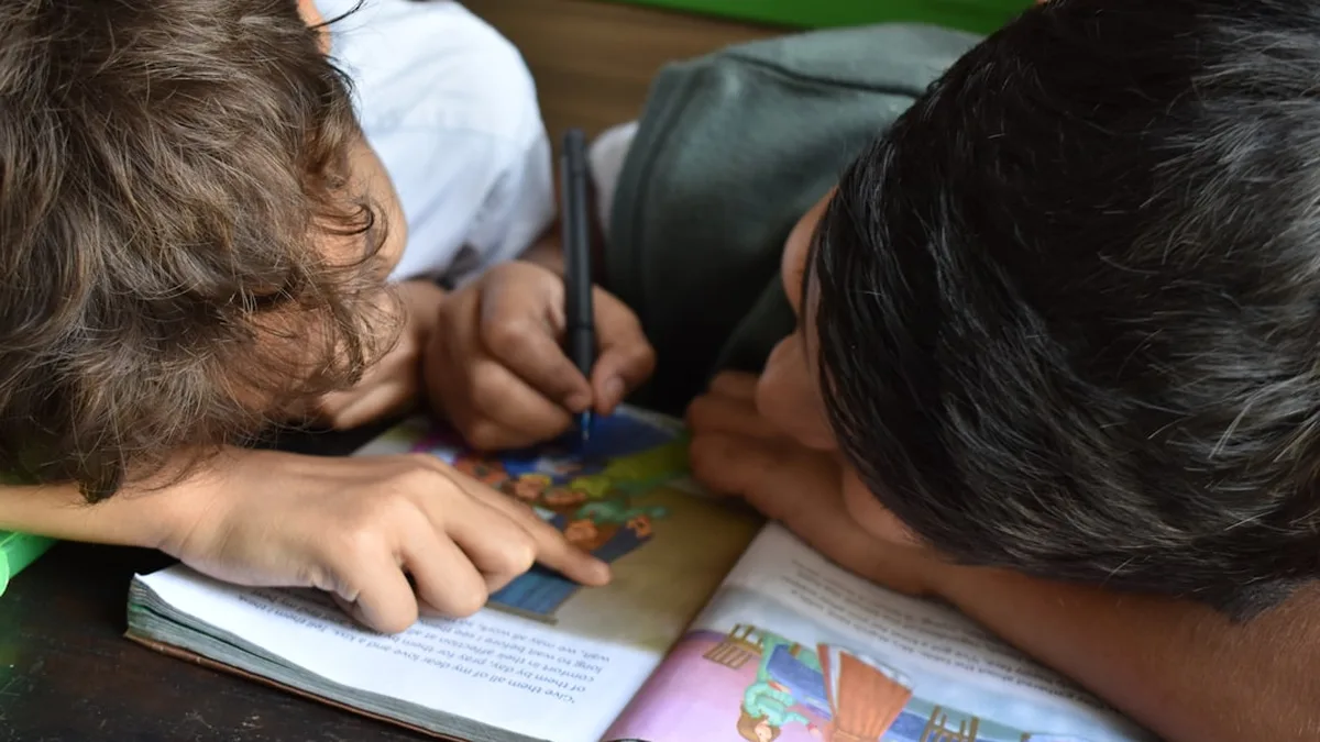 Activités manuelles enfants : le geste juste, sans surplus