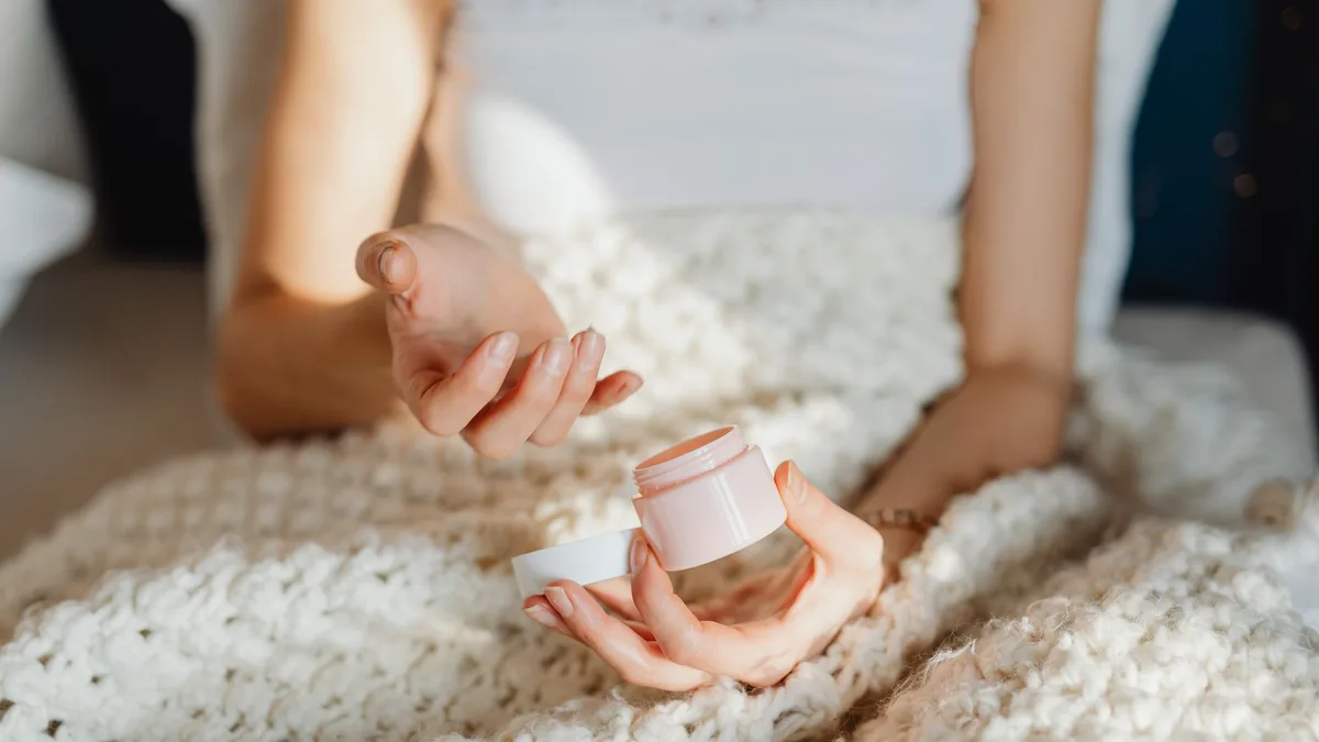 Soin des mains en hiver : crèmes, gestes et protections